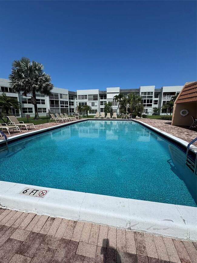 Building Photo - 6550 Royal Palm Blvd