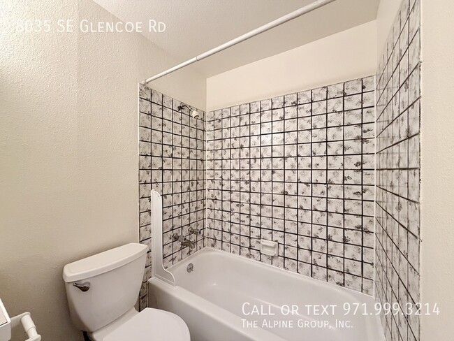 Building Photo - 8035 SE Glencoe Rd