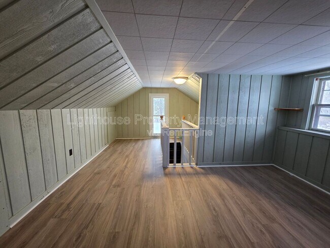 Building Photo - 12634 L Dr N