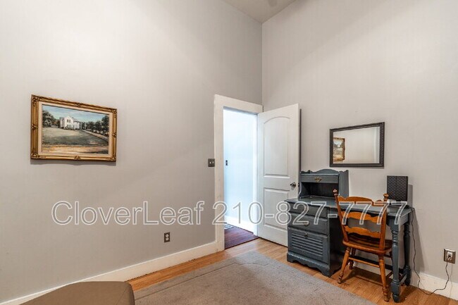 Building Photo - 405 Florida St