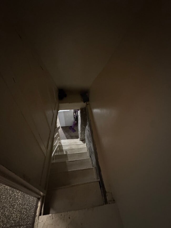 Building Photo - Charming and spacious 5BR Home in East Liberty