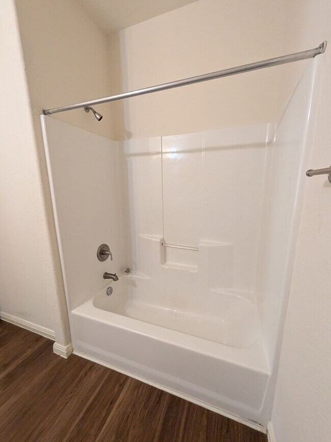 Building Photo - 405 E Simmons Ave