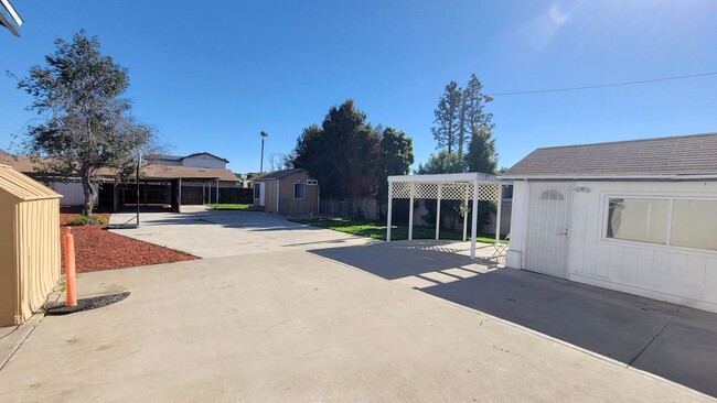 Building Photo - 5 bed/ 3 bath house in El Cajon