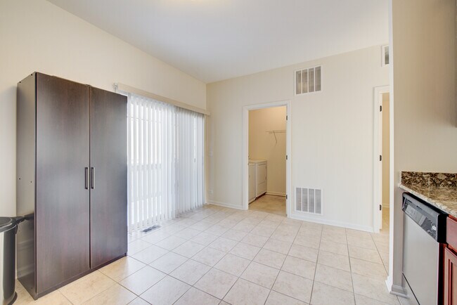 Building Photo - 3414 Cameron Dr