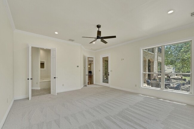 Building Photo - 10111 Bluffview Cir