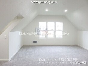 Building Photo - 703 S. Ainsworth-D