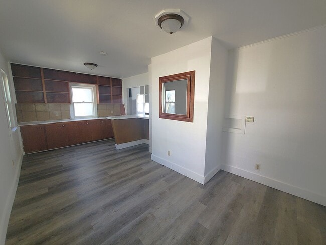 Building Photo - FOR RENT: 133 JODER-Cute 1 bedroom