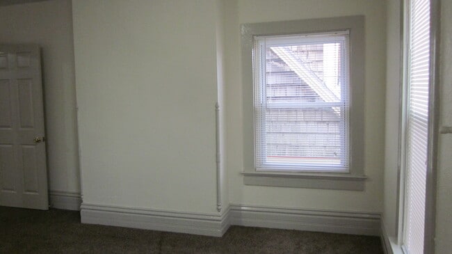 Building Photo - 209 W Dewald St