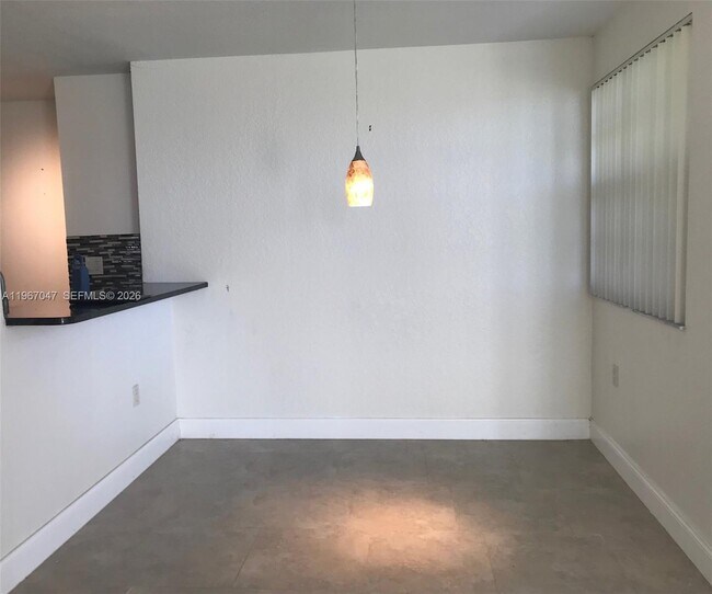 Building Photo - 2841 N Oakland Forest Dr