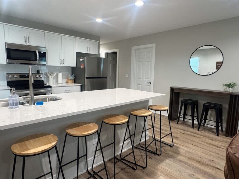 Building Photo - 1249 Kinsmoor Ave