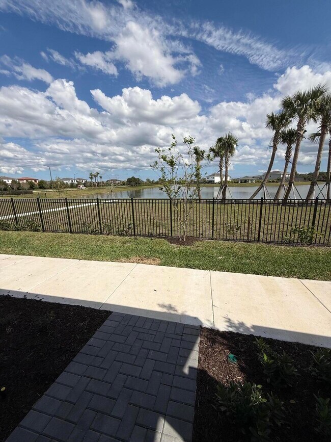 Building Photo - 4718 Longwood Lk Sq