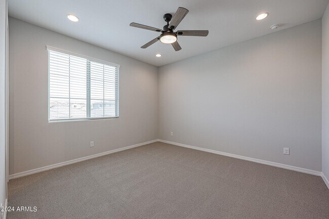 Building Photo - 2031 W Bramble Berry Ln