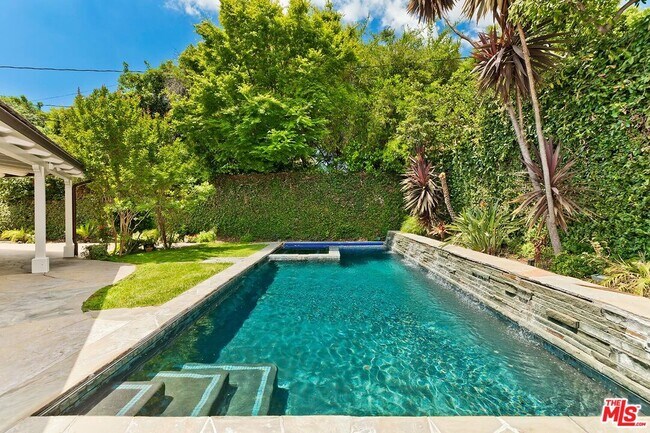 Building Photo - 4221 W Toluca Lake Ln