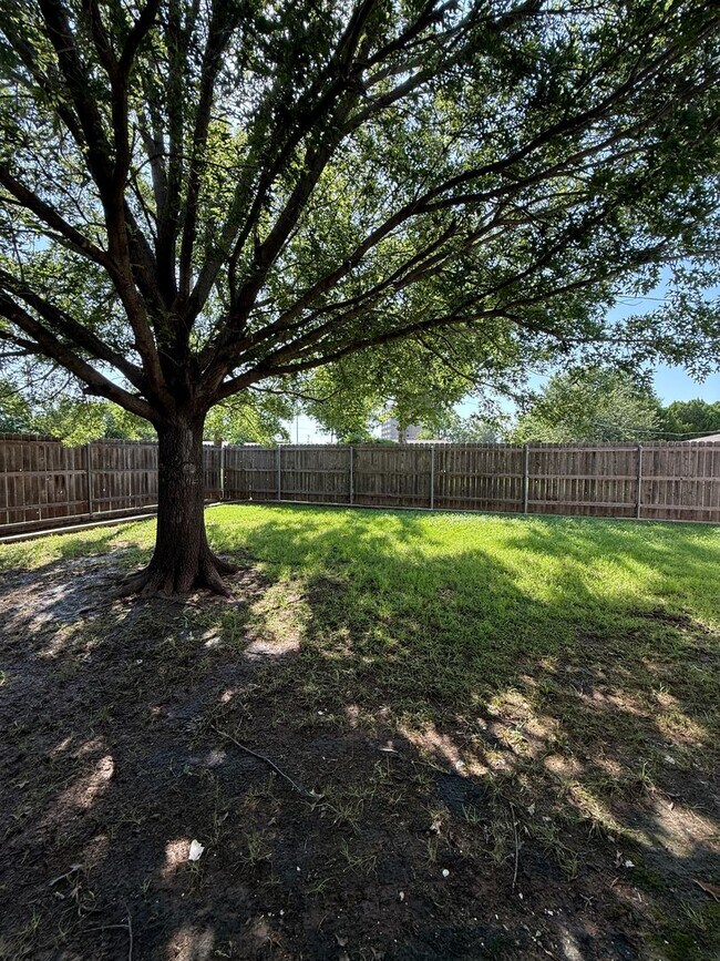 Building Photo - 3 Bedroom 2 bath in Faith Village