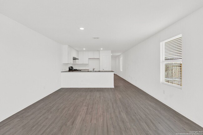 Building Photo - 5499 Daphne Path