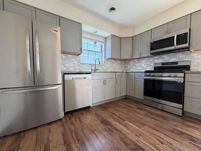 Building Photo - 2099 Commonwealth Dr
