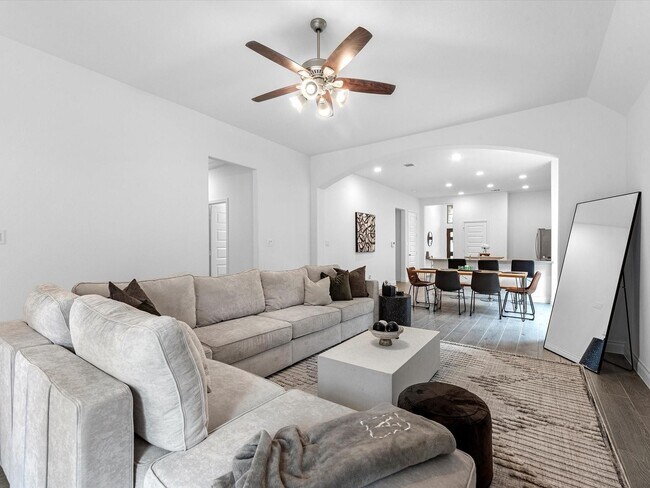 Building Photo - 24543 Songlark Bend Dr