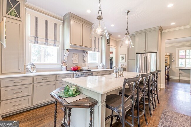 Building Photo - 1878 Cambridge Ave