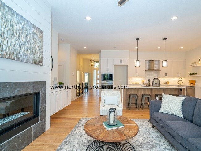 Building Photo - Tranquil Elevated Design in Tigard