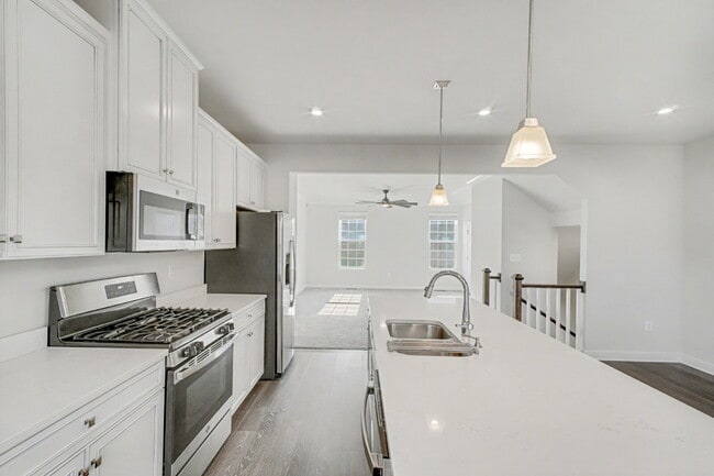 Building Photo - **Special Move-in Offer**  $500 off of the first month's rent.  Exceptional 3-Level Corner Unit T...