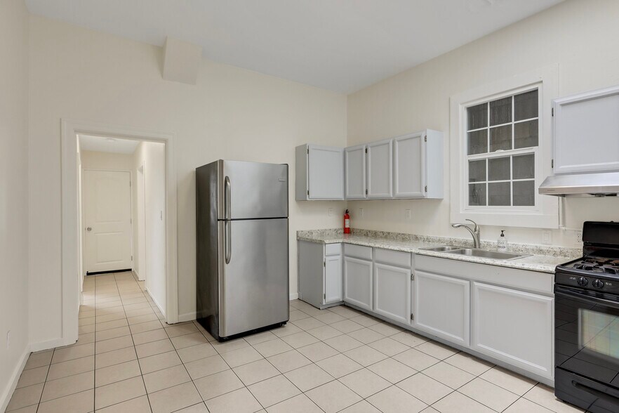 Kitchen - 213 7th St