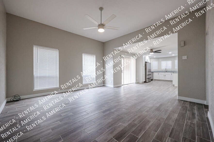 Building Photo - 16927 E Sabinas Dr