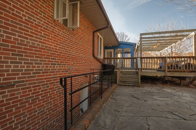 Building Photo - 1407 Leegate Rd NW