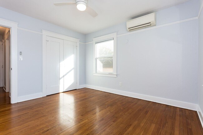 Building Photo - Charming Spanish in Kensington