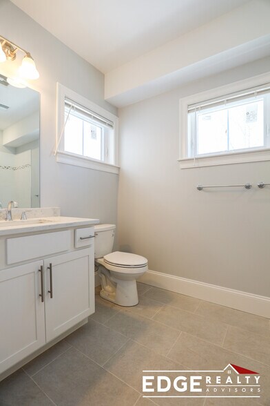 Building Photo - 124 Kenrick St