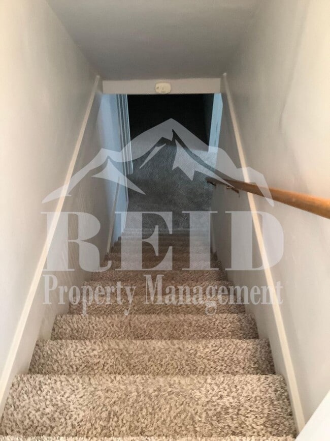 Building Photo - Large home/3bed 3 bath with bonus/office room just outside of PSNS and close to Bremerton Ferry