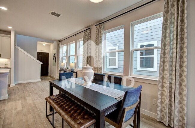 Building Photo - 888 Casina Cir