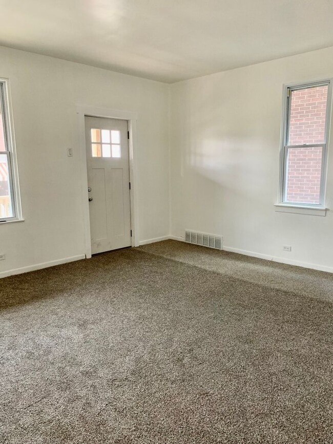 Building Photo - Remodeled 2 Bedroom, 1 Bathroom House