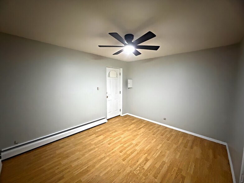 Building Photo - 8304 S 79th Ct