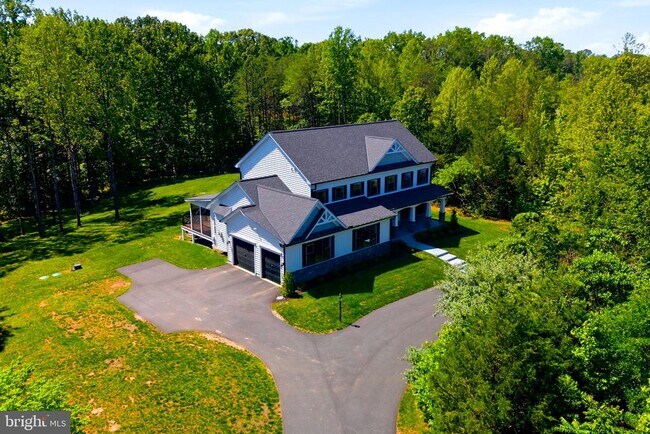 Building Photo - 301 Kingdom Dr