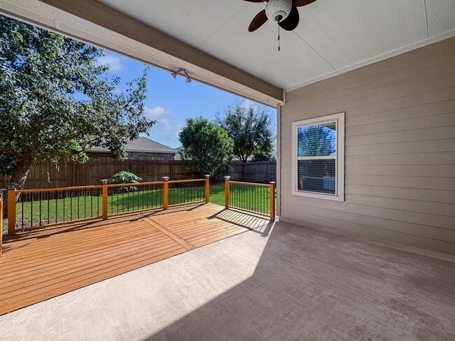 Building Photo - 9002 Monument Parke