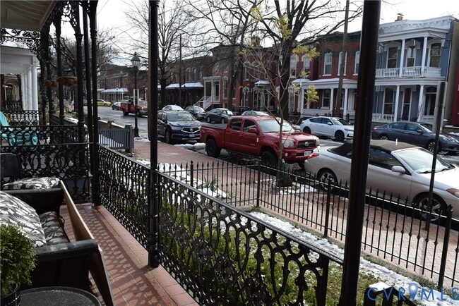 Building Photo - 422 W Clay St