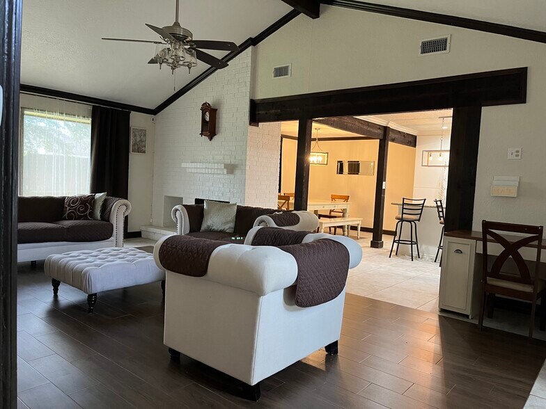 Building Photo - 3503 Canterbury Dr