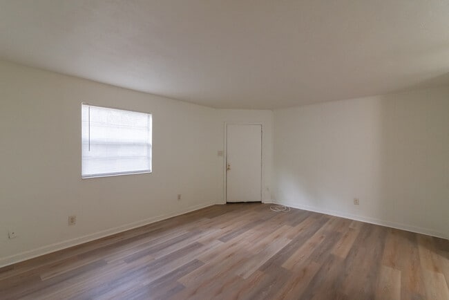 Building Photo - 3753 Maria Cir