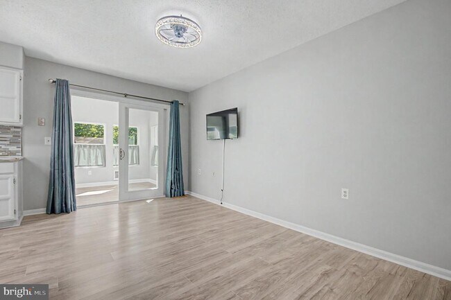 Building Photo - 2615 Point Lookout Cove