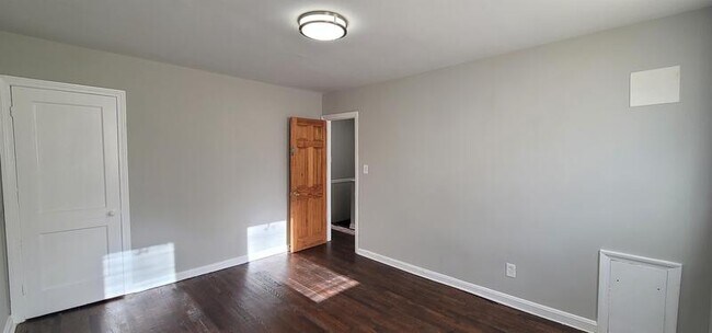 Building Photo - 4933 Edgemere Ave