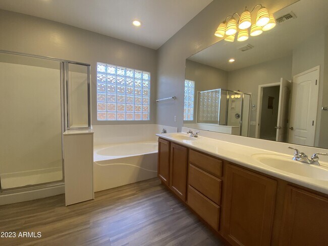 Building Photo - 20959 W Edith Way