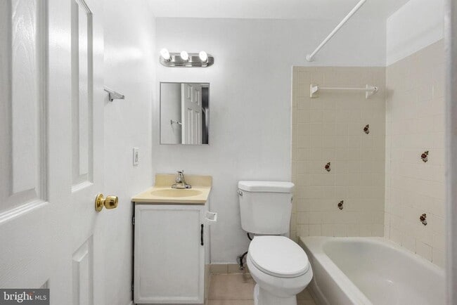 Building Photo - 4825 Nash Dr