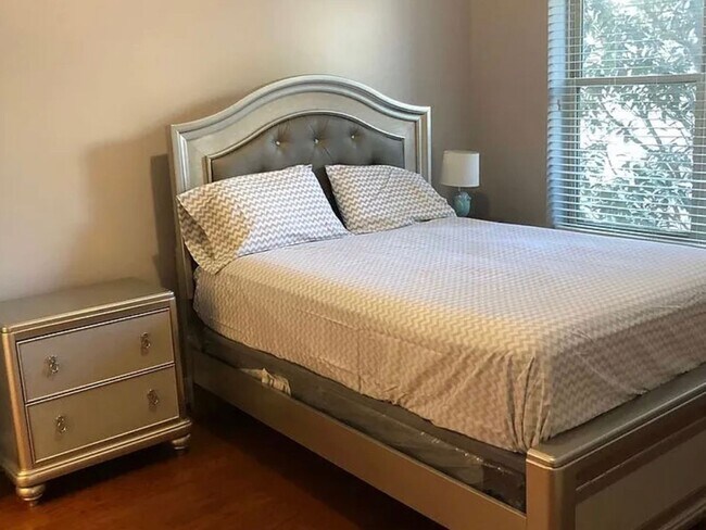 Building Photo - USC Campus/Downtown- Fully Furnished