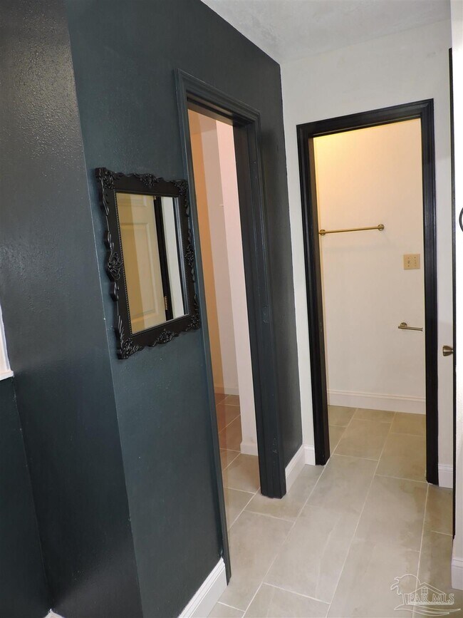 Building Photo - 3223 Windmill Cir