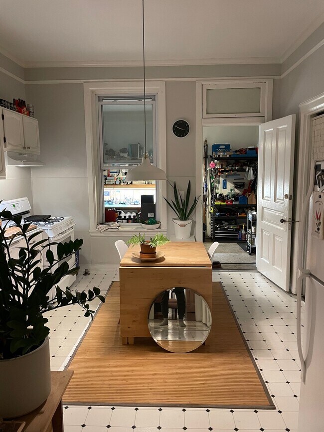 Building Photo - 1222 N Campbell Ave