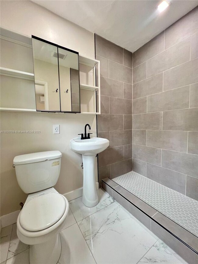Building Photo - 150 NE 59th St