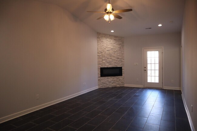 Building Photo - 1506 S Taylor St