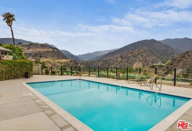 Building Photo - 6232 Tapia Dr