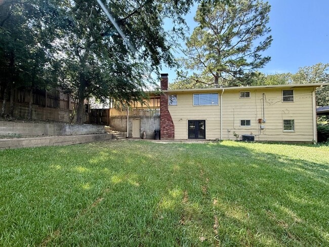 Building Photo - 6604 Granada Dr
