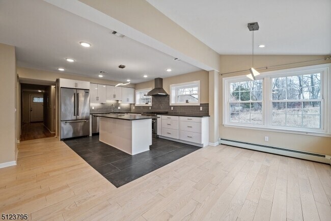 Building Photo - 480 Parkway Dr